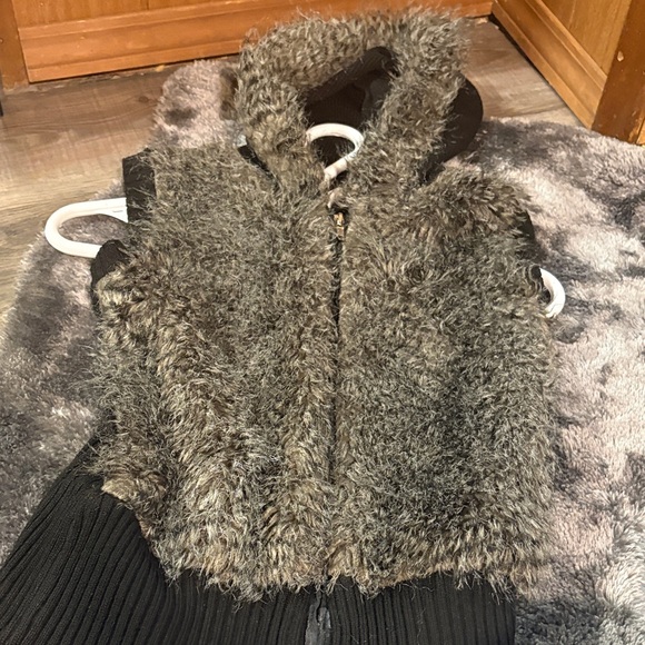 Jackets & Blazers - Cozy Faux Fur Vest -